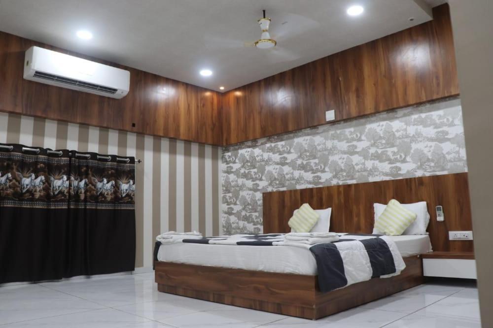 Kesar Hotel Viramgam Екстериор снимка